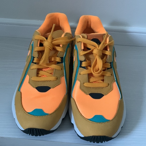 Adidas Sneakers Sz 7.5 - Picture 2 of 8